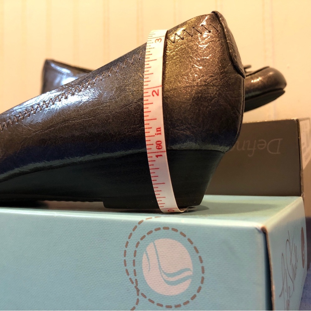 LifeStride Gray Silver 7.5 Slip-On 1” Wedge Flats w/Texture Buckle Margot Patent - Picture 6 of 8